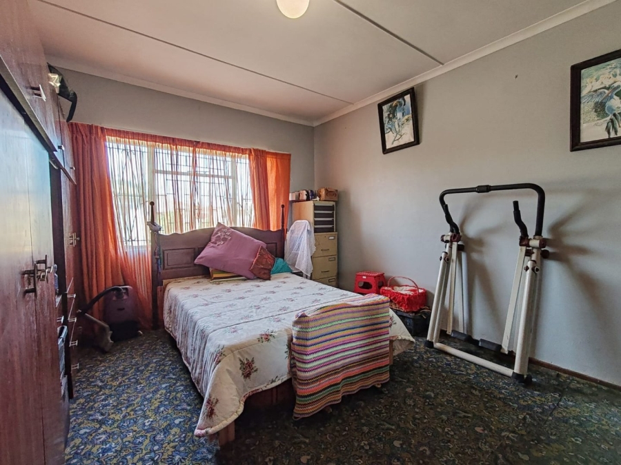 5 Bedroom Property for Sale in Hartenbos Central Western Cape